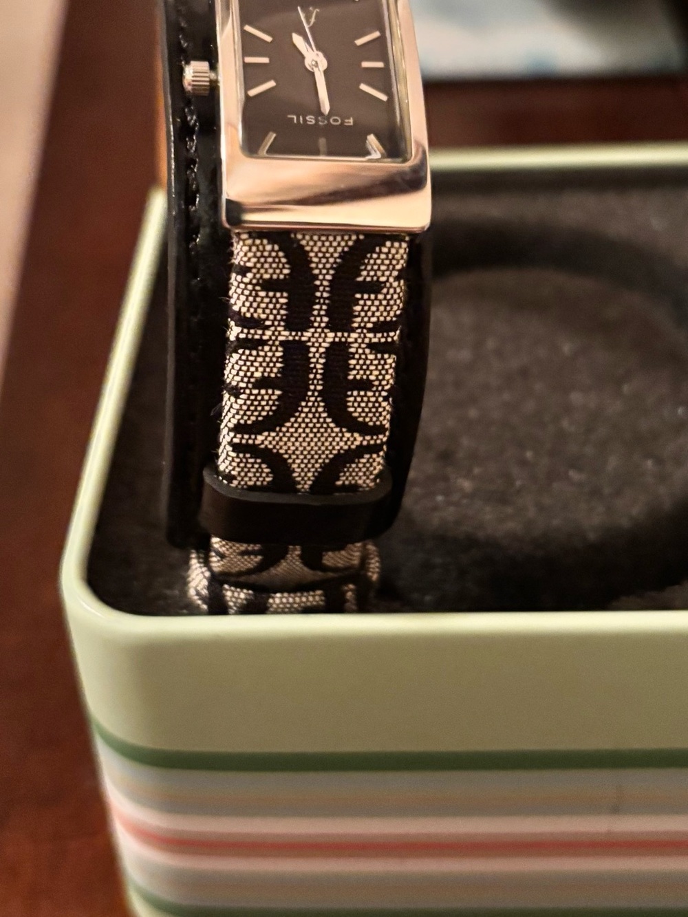 This is a women’s Fossil watch , brand new with tags